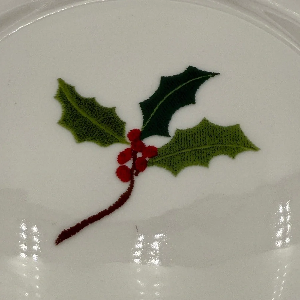 Set Of 4 Crate & Barrel Christmas Holiday Theme Salad Appetizers White Plates